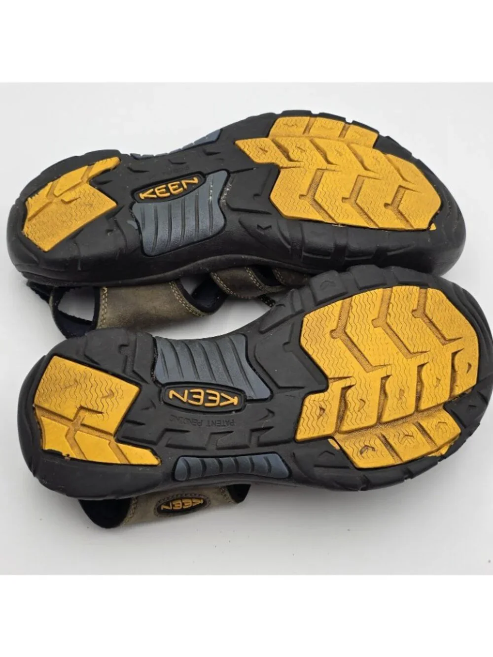 KEEN Newport Mens 10 Brown Nubuck Leather Hiking Sport Sandals Waterproof
